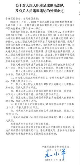 而在后方约莫一英里，也就是差不多一千六百米处，其实还有一辆备用车一直在视线外，通过前方不断接力车辆的无线电指挥，一路盲跟。